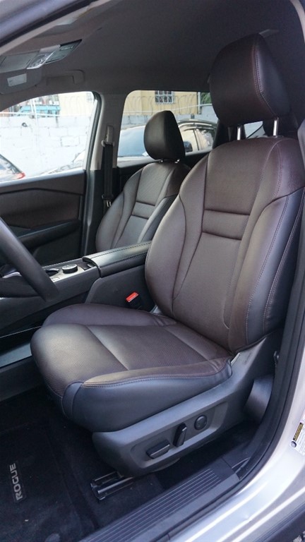 2021 Nissan Rogue SV — foto 8 / 10
