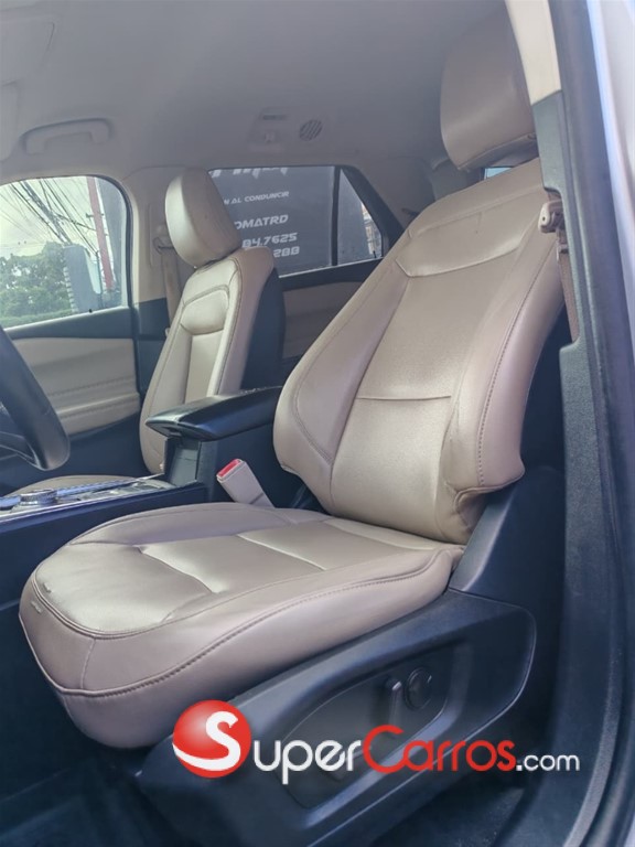 2020 Ford Explorer XLT — foto 3 / 10