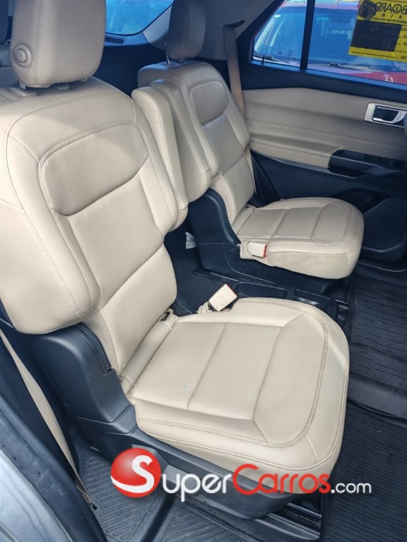 2020 Ford Explorer XLT — foto 8 / 10