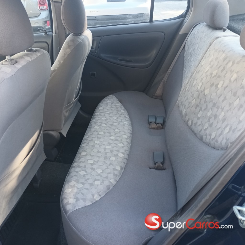 2002 Toyota Yaris — foto 6 / 10