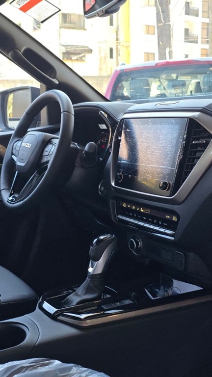 2027 Isuzu DMAX LSE — foto 6 / 10