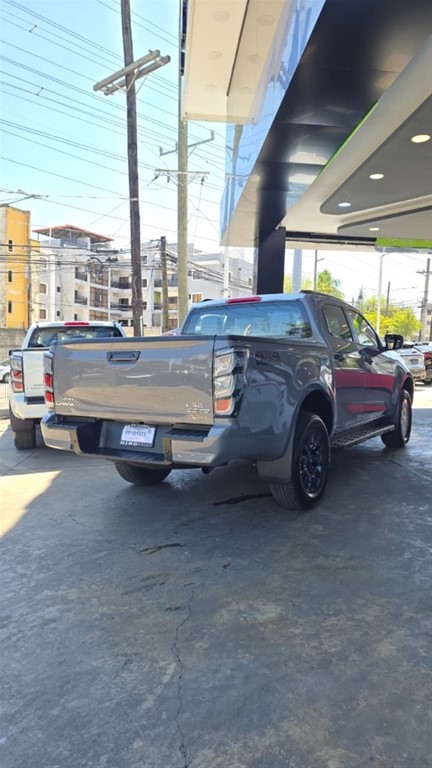 2027 Isuzu DMAX LSE — foto 9 / 10