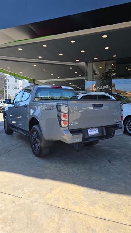 2027 Isuzu DMAX LSE — foto 10 / 10