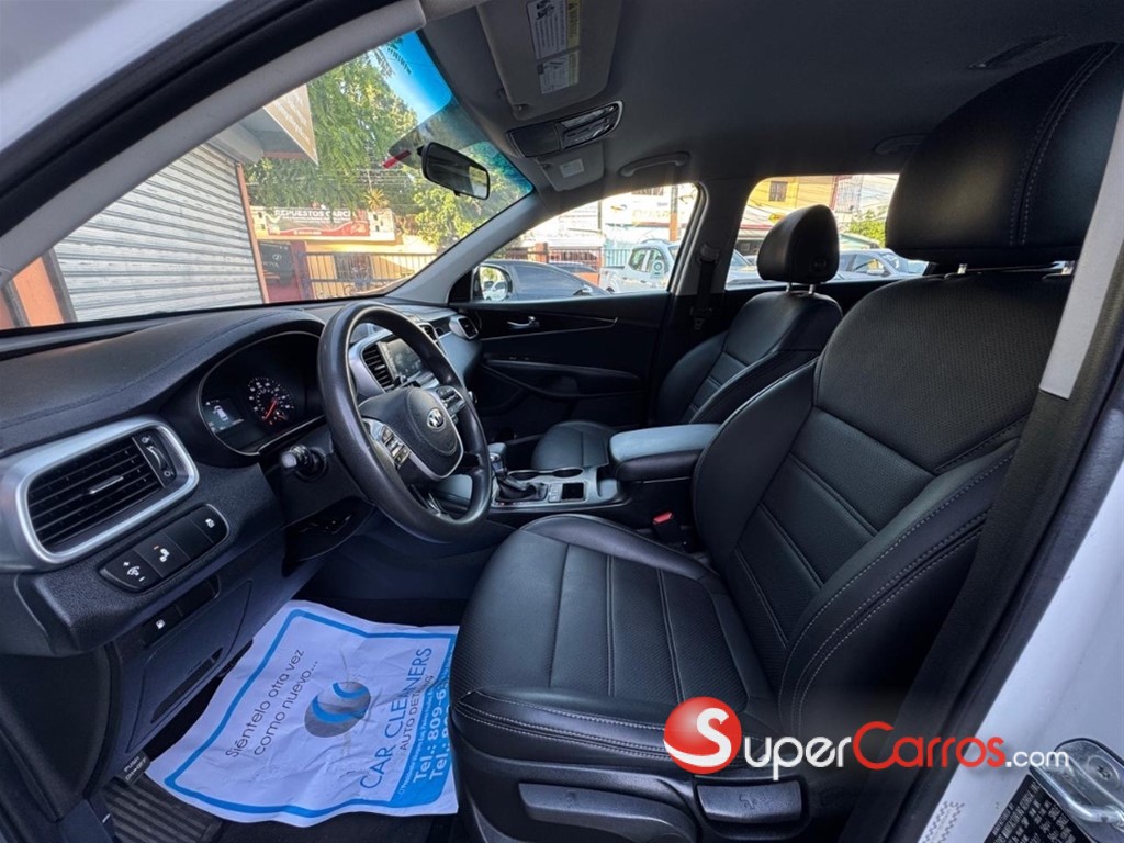 2020 Kia Sorento LX — foto 2 / 12
