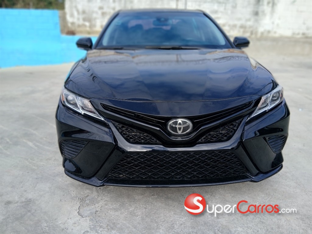 2018 Toyota Camry SE — foto 2 / 9