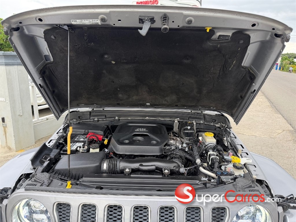 2020 Jeep Wrangler Sahara Unlimited — foto 8 / 9