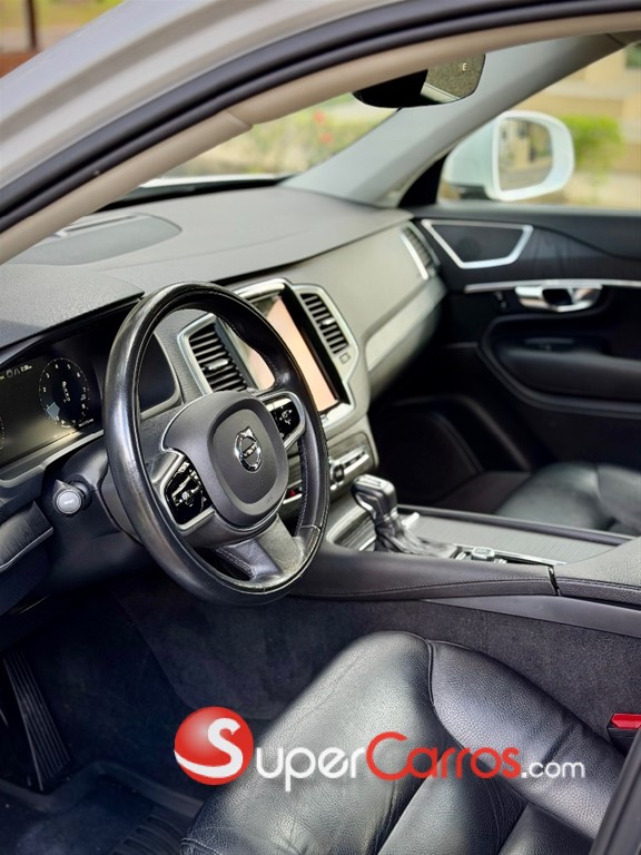 2020 Volvo XC90 Momentum T6 — foto 7 / 10