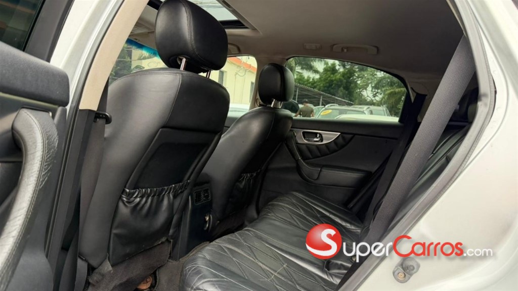 2011 Infiniti FX-35 — foto 7 / 9