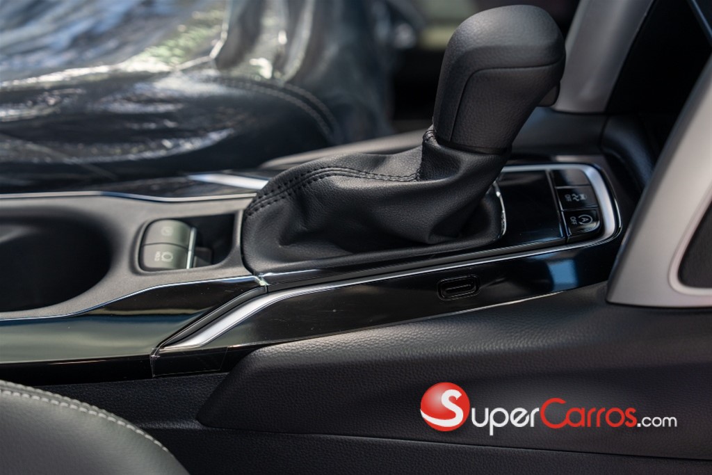 2026 Toyota Frontlander Luxury — foto 5 / 12