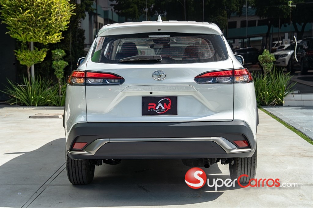 2026 Toyota Frontlander Luxury — foto 9 / 12
