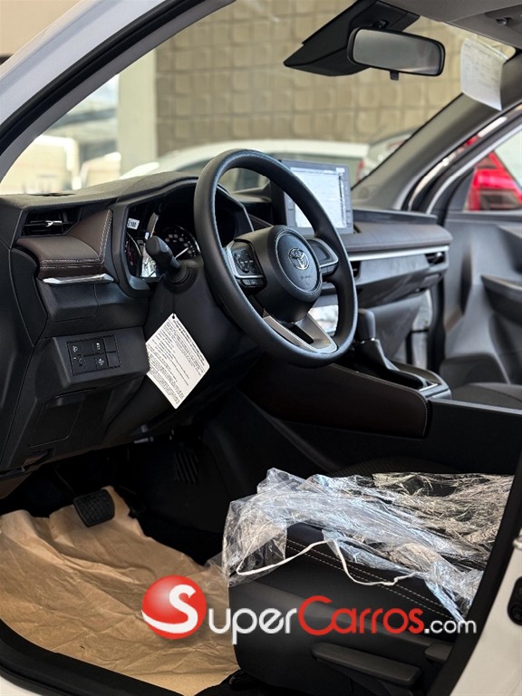 2024 Toyota Yaris E — foto 8 / 12