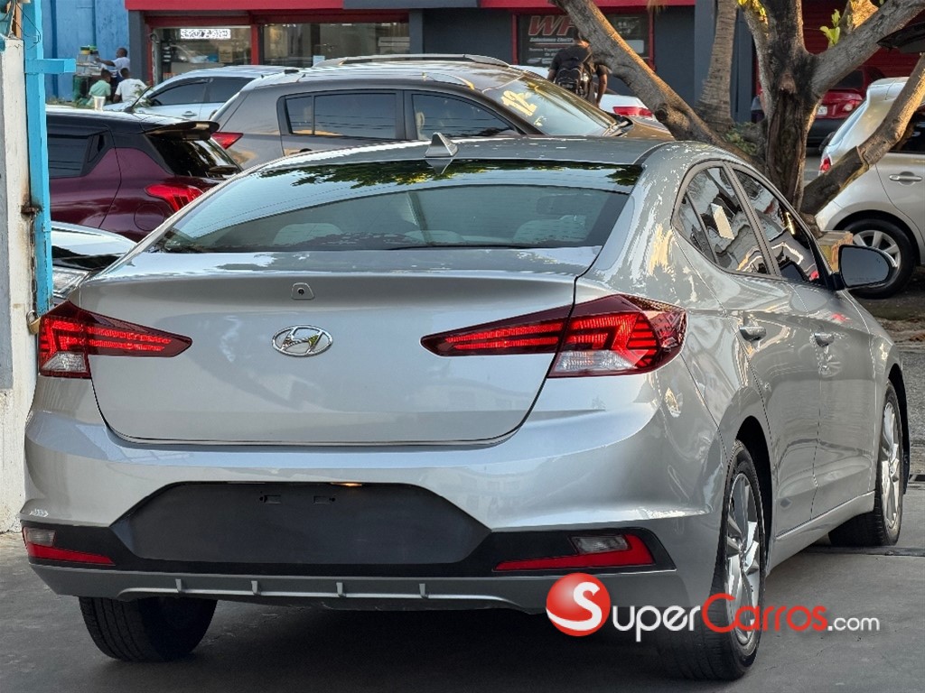 2020 Hyundai Elantra SEL — foto 8 / 9