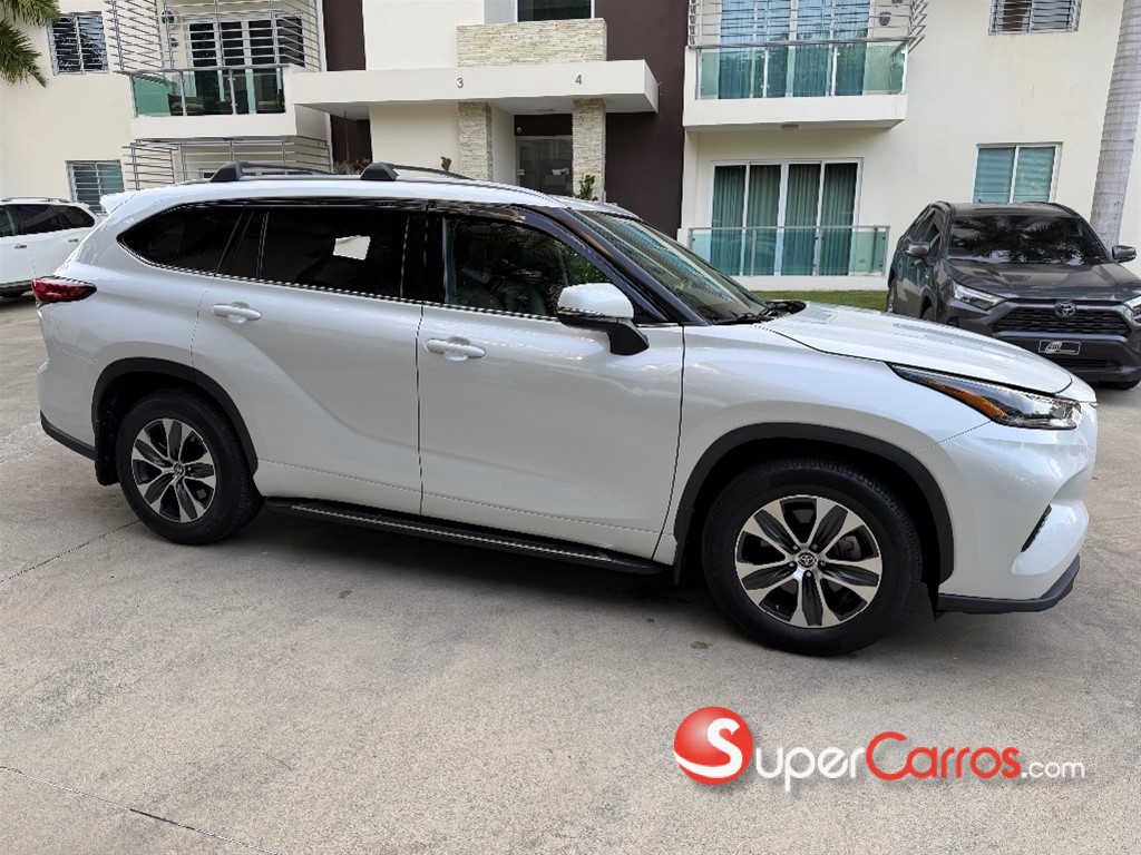 2022 Toyota Highlander XLE — foto 4 / 12