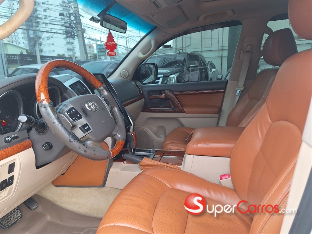 2013 Toyota Land Cruiser — foto 8 / 12