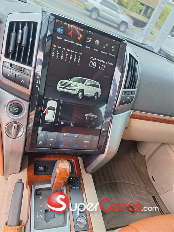 2013 Toyota Land Cruiser — foto 10 / 12