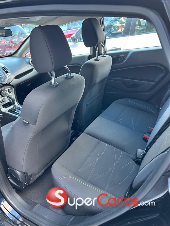 2019 Ford Fiesta SE — foto 6 / 8