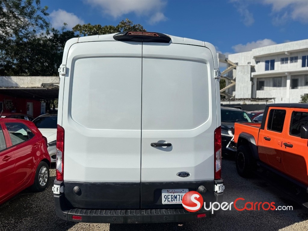 2020 Ford Transit 250 Cargo — foto 6 / 10