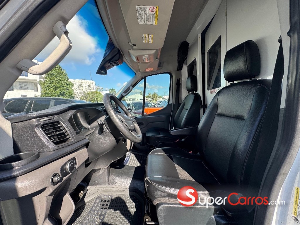 2020 Ford Transit 250 Cargo — foto 7 / 10