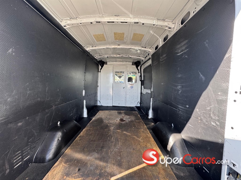 2020 Ford Transit 250 Cargo — foto 9 / 10