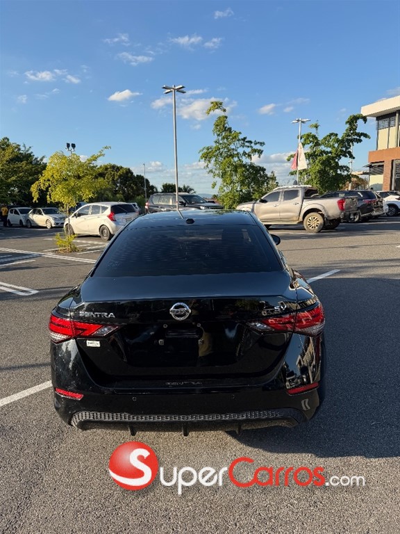 2020 Nissan Sentra SV — foto 8 / 12