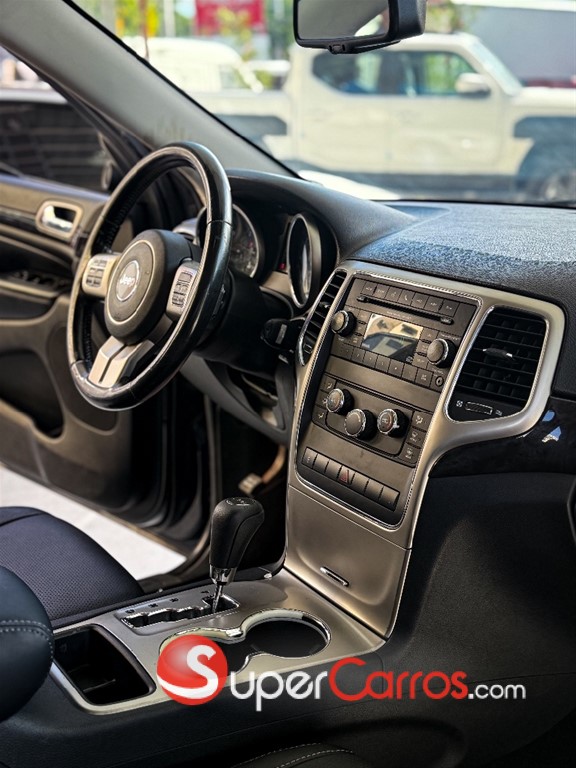 2012 Jeep Cherokee Laredo — foto 5 / 11