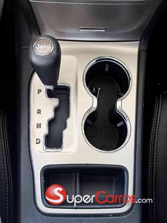 2012 Jeep Cherokee Laredo — foto 7 / 11