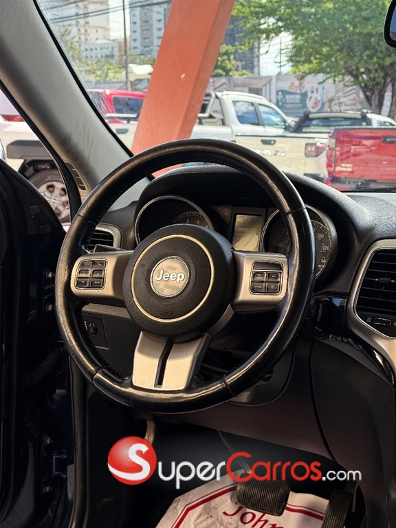 2012 Jeep Cherokee Laredo — foto 8 / 11