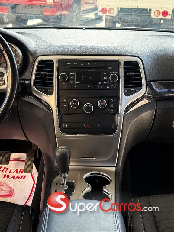 2012 Jeep Cherokee Laredo — foto 9 / 11