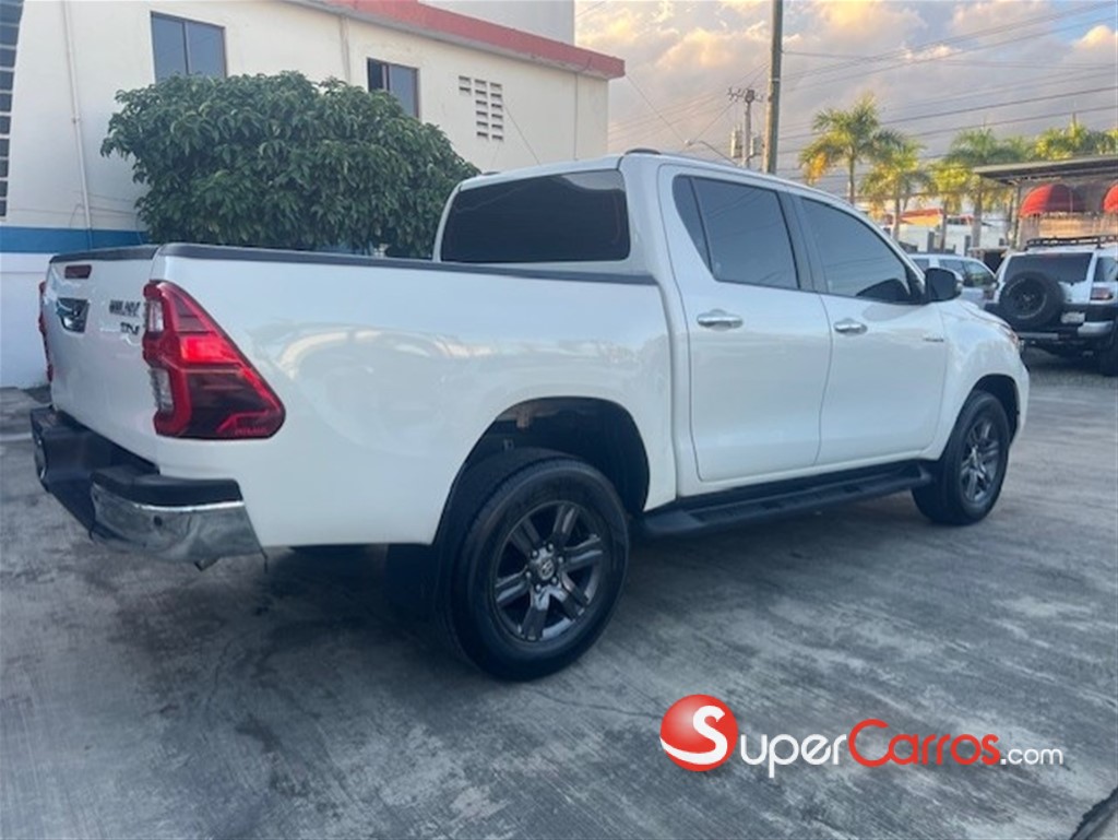 2022 Toyota Hilux SRV — foto 3 / 9