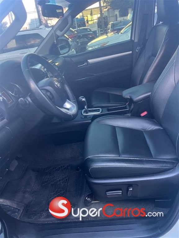 2022 Toyota Hilux SRV — foto 8 / 9