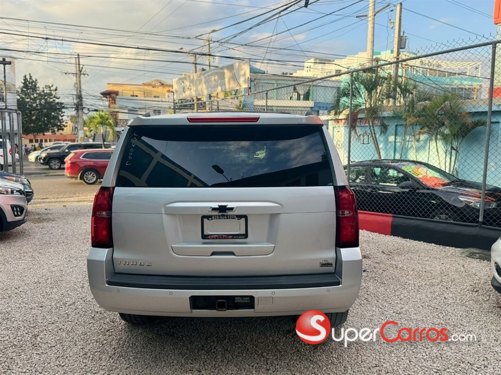2016 Chevrolet Tahoe LS — foto 8 / 10