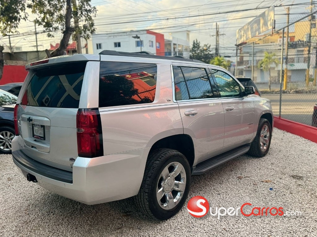 2016 Chevrolet Tahoe LS — foto 9 / 10