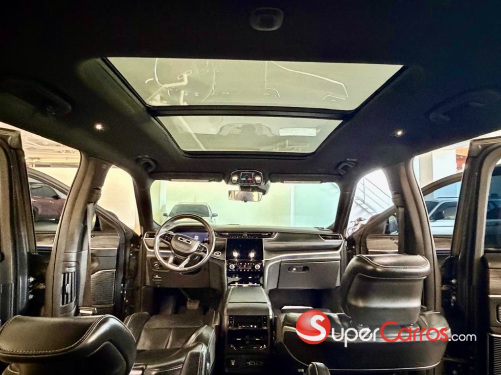 2021 Jeep Grand Cherokee Overland — foto 8 / 12