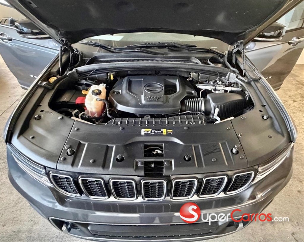 2021 Jeep Grand Cherokee Overland — foto 11 / 12