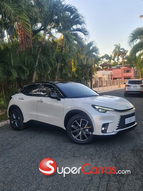 2025 Lexus LBX — foto 2 / 8