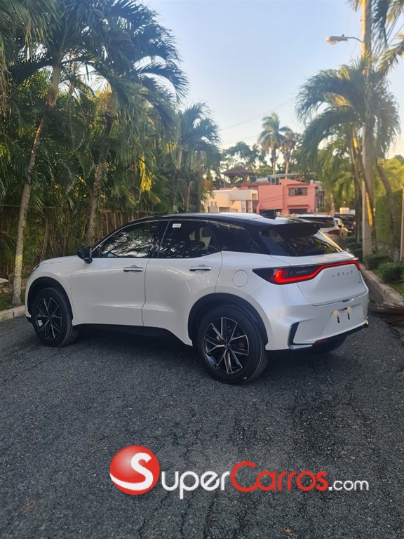 2025 Lexus LBX — foto 3 / 8