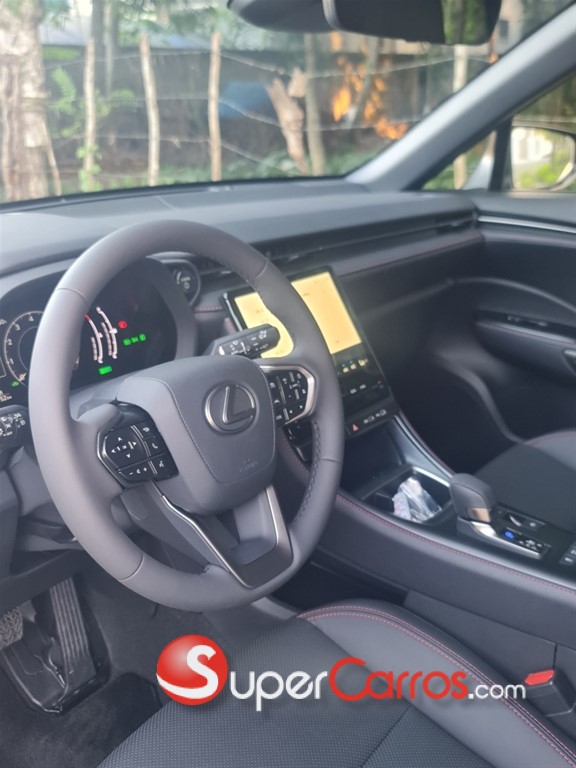 2025 Lexus LBX — foto 5 / 8