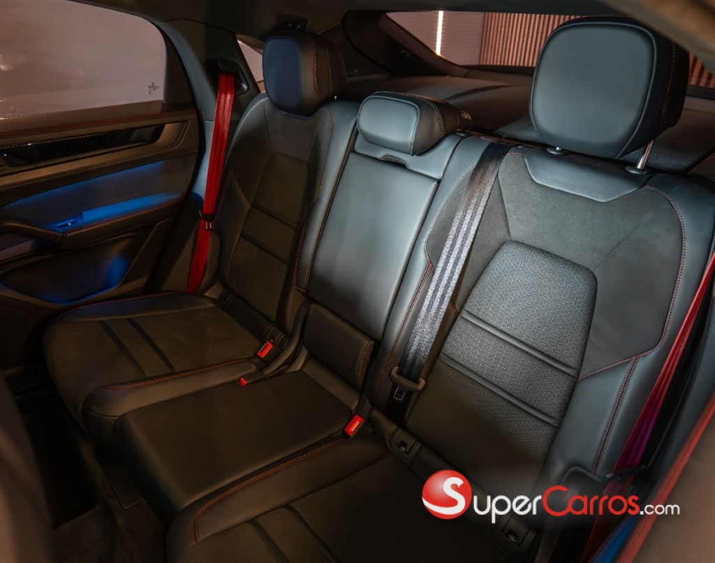 2025 Porsche Cayenne Coupe GTS — foto 11 / 12