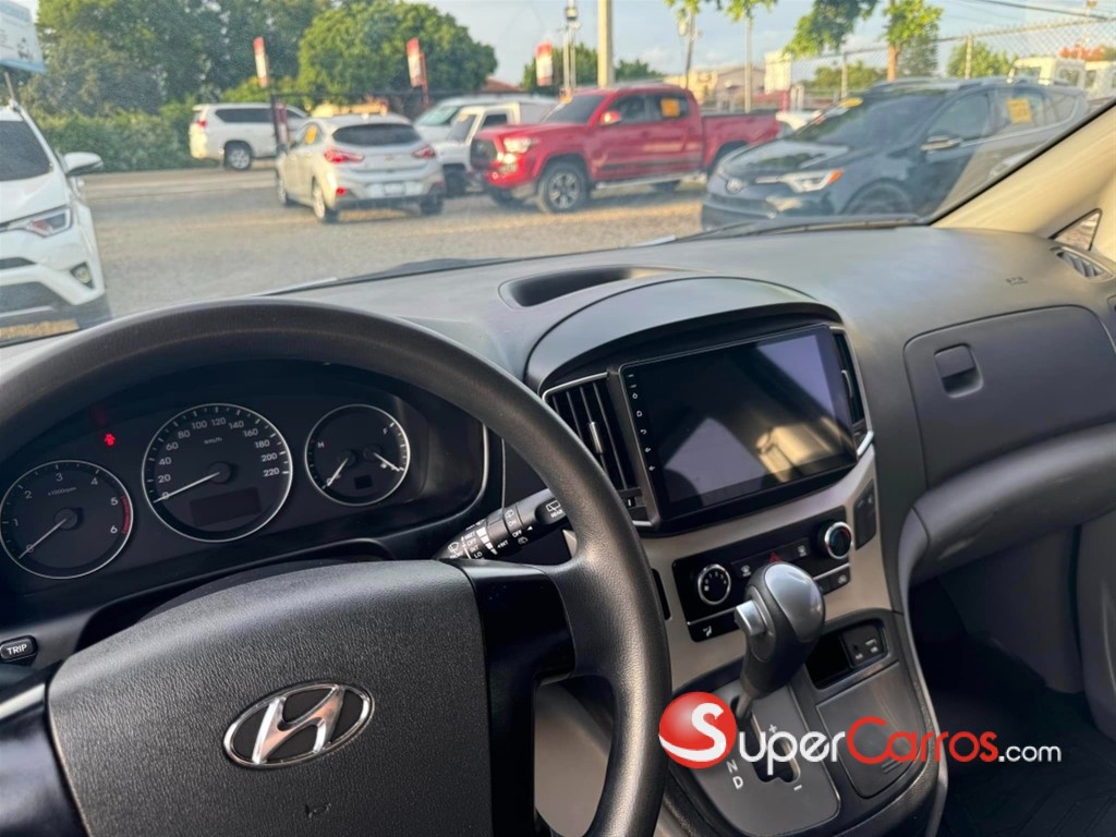 2018 Hyundai Starex H-1 — foto 7 / 10