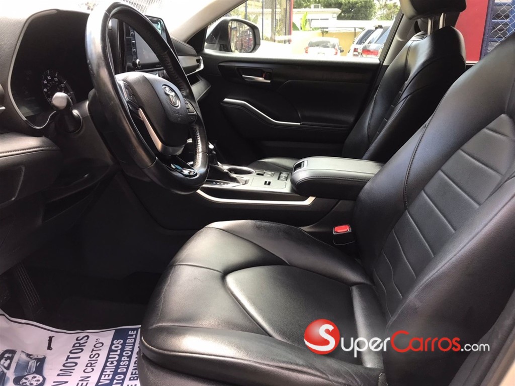 2020 Toyota Highlander XLE — foto 7 / 12