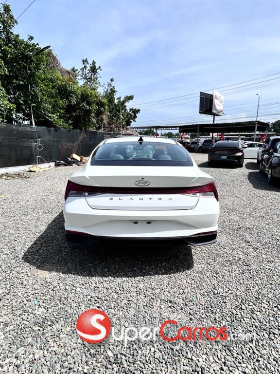 2021 Hyundai Elantra SE — foto 4 / 12