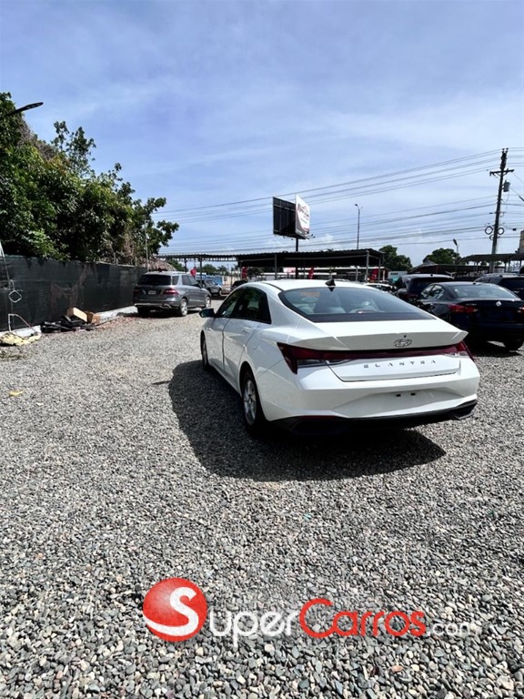 2021 Hyundai Elantra SE — foto 5 / 12