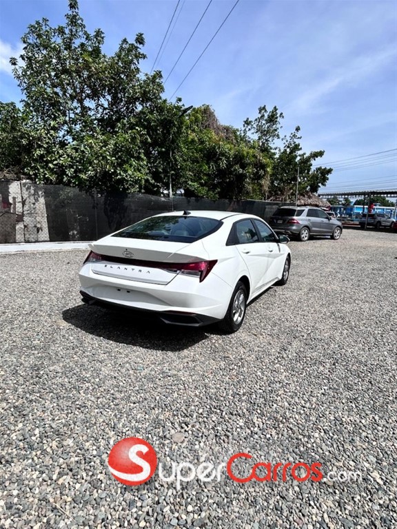 2021 Hyundai Elantra SE — foto 6 / 12