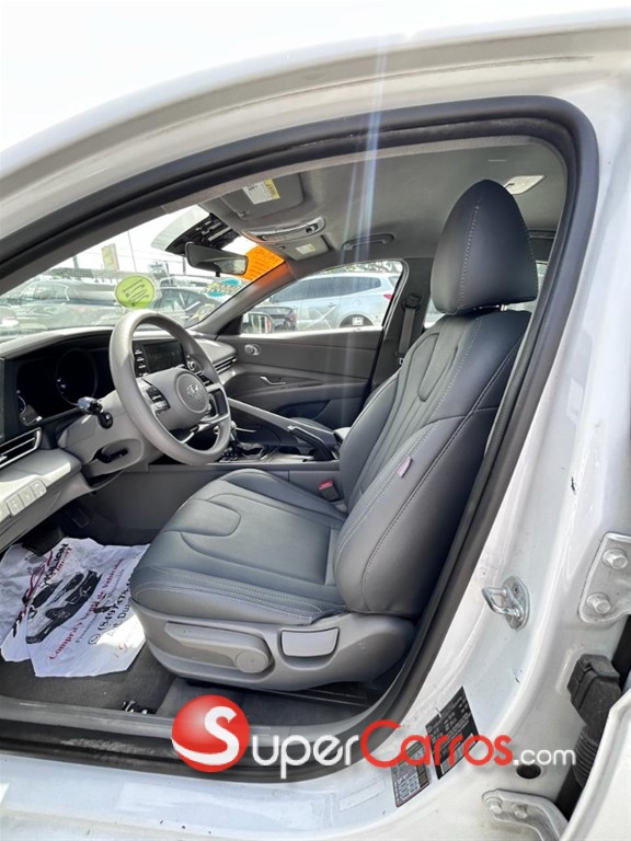 2021 Hyundai Elantra SE — foto 7 / 12