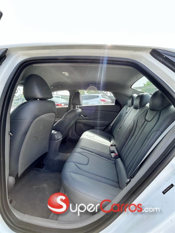 2021 Hyundai Elantra SE — foto 8 / 12