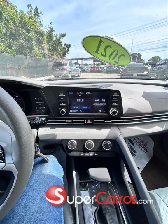 2021 Hyundai Elantra SE — foto 9 / 12