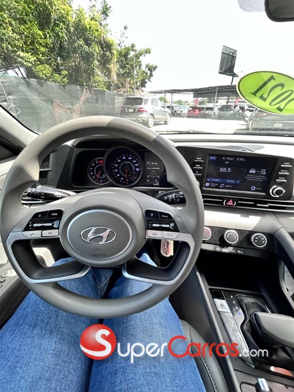2021 Hyundai Elantra SE — foto 11 / 12