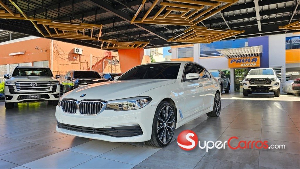 2017 BMW Serie 5 530i — foto 2 / 9