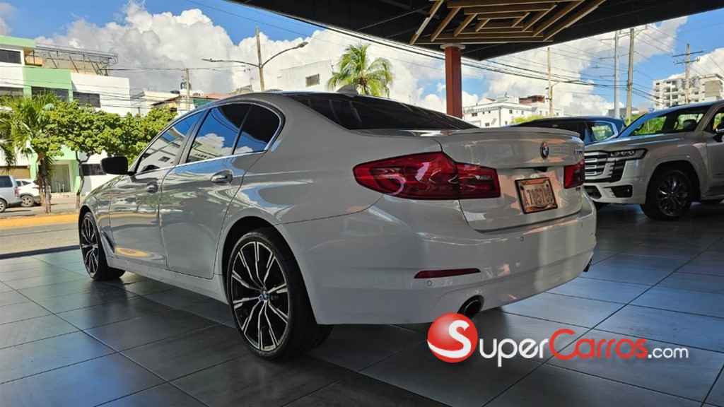 2017 BMW Serie 5 530i — foto 4 / 9