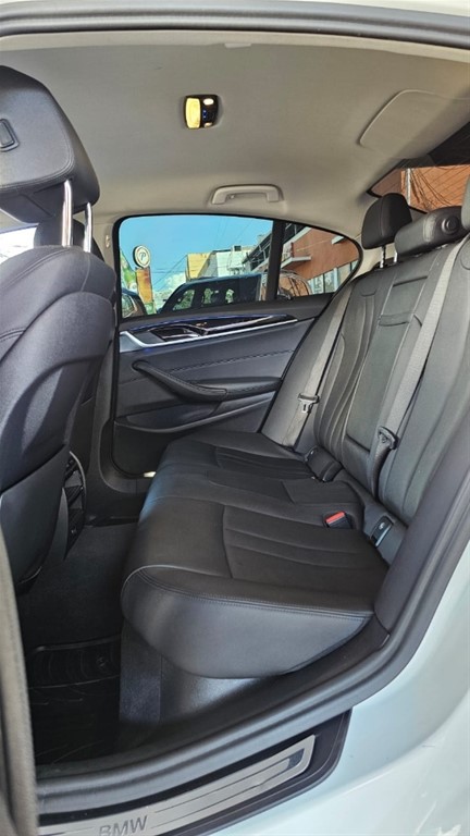 2017 BMW Serie 5 530i — foto 5 / 9